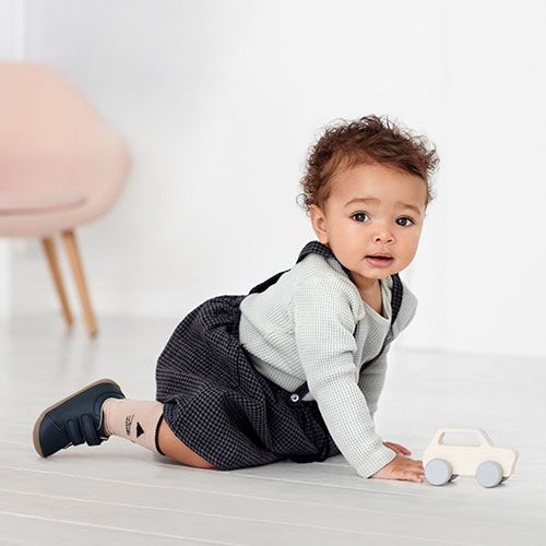 baby in shoes crawling